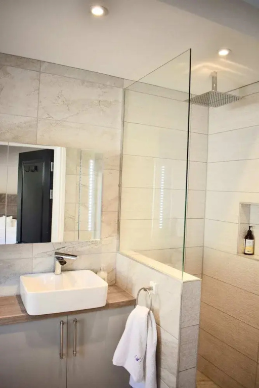 Modern 3 Bedroom House With Stunning Views