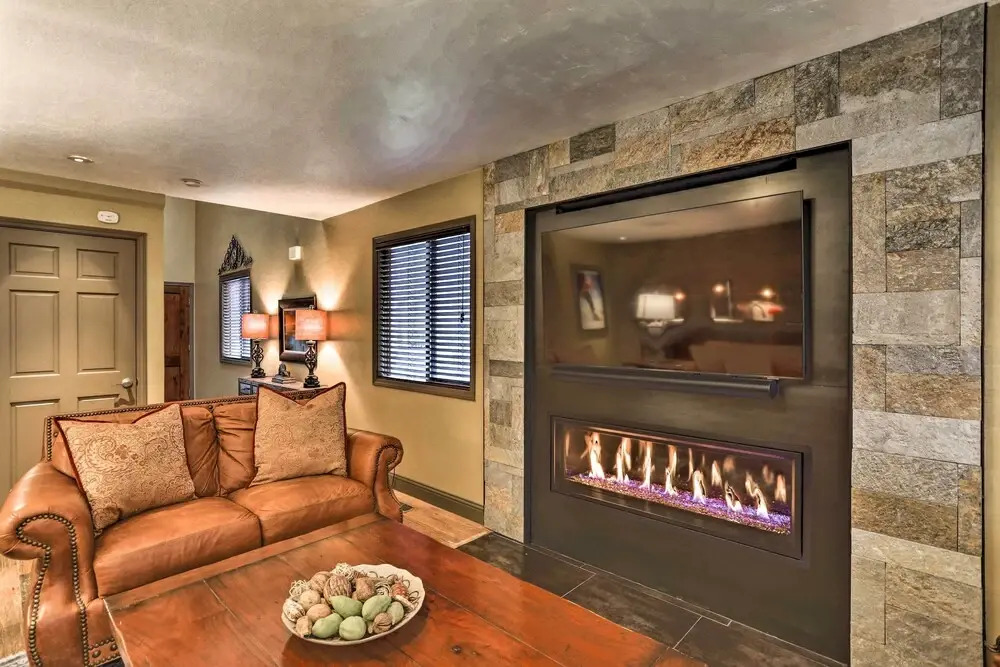Modern Home w/ Patio: 3 Mi to Beaver Creek Resort!