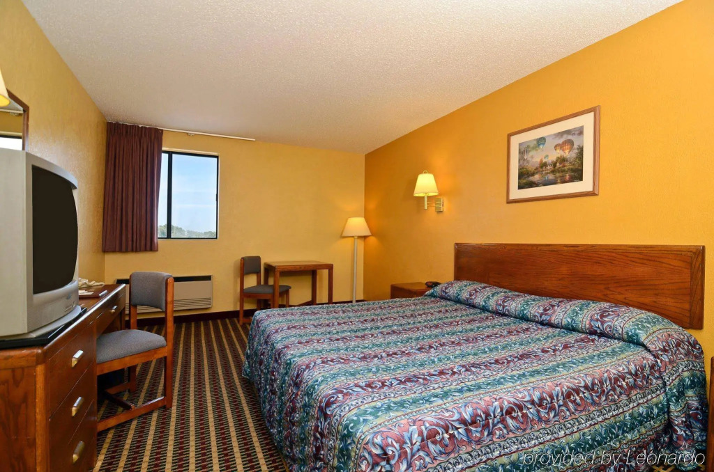 Americas Best Value Inn - Bell Tower