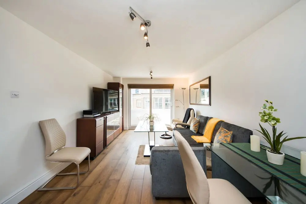 Views For Days - Fitzrovia - by Frankie Says
