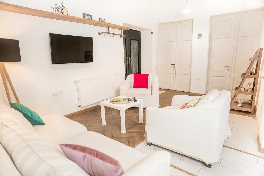 Tbilisi center 2 BD 80sq with Balcony and High ceiling