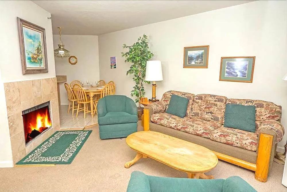477 Ala Wai Blvd., 86 - 2 Br condo by RedAwning