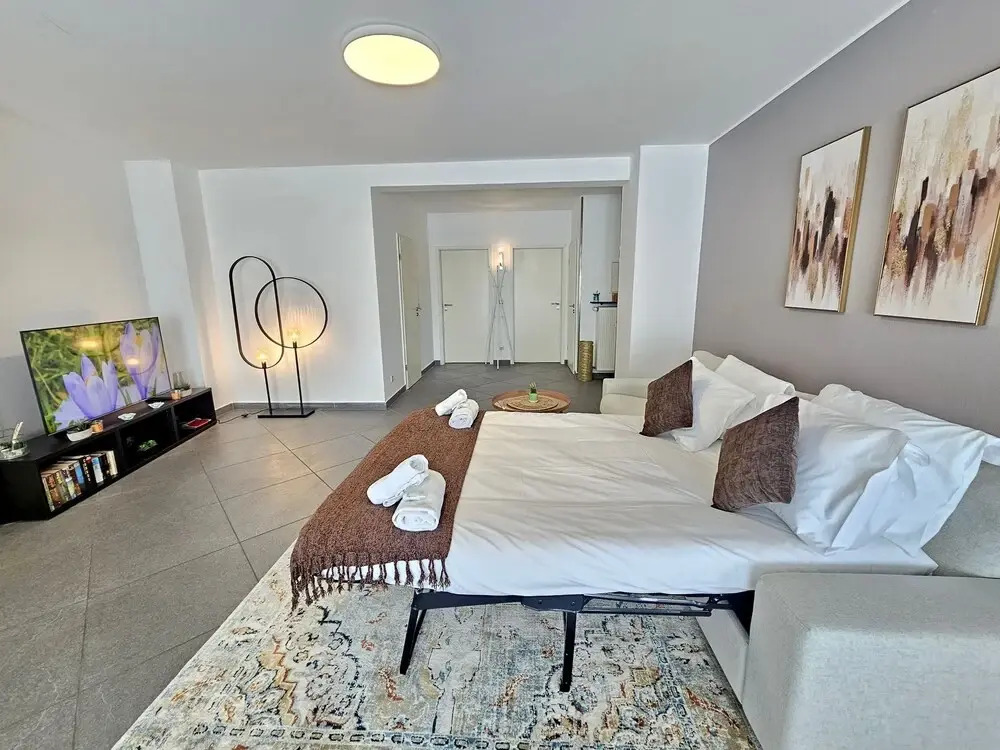 Well Appointed 2BR w terrace&parking