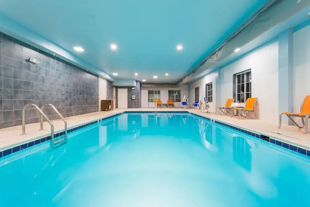 Holiday Inn Express and Suites - Petersburg - Fort Lee by IHG