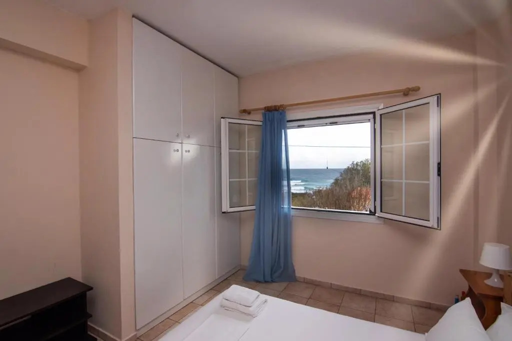 Lakis Apartments