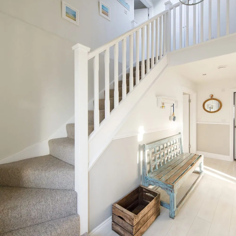 4BR Beach House sleeps 10 - 5 mins walk to the Sea