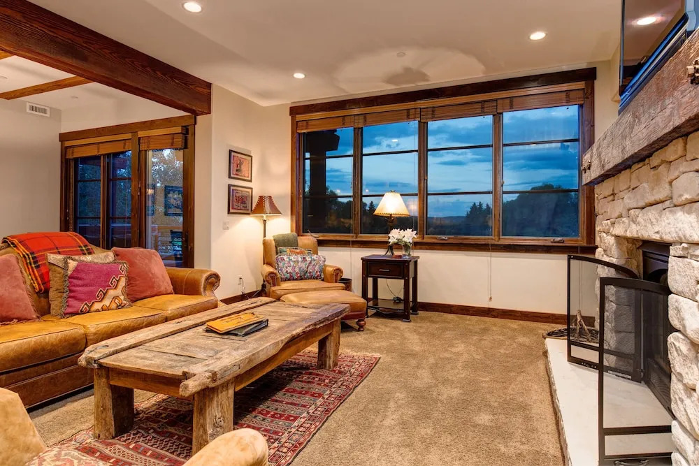Silver Star #4303- 3 Bed PH