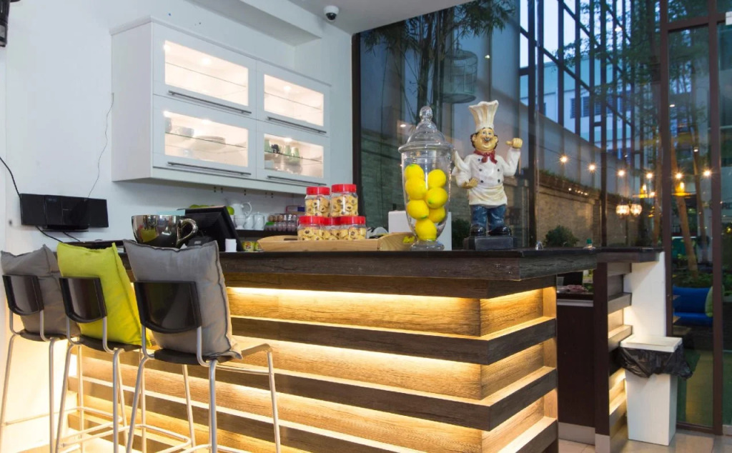 V Garden Hotel