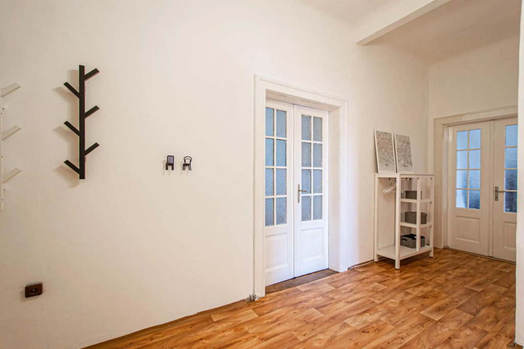 Super Central Billiard and Darts Big Apartment