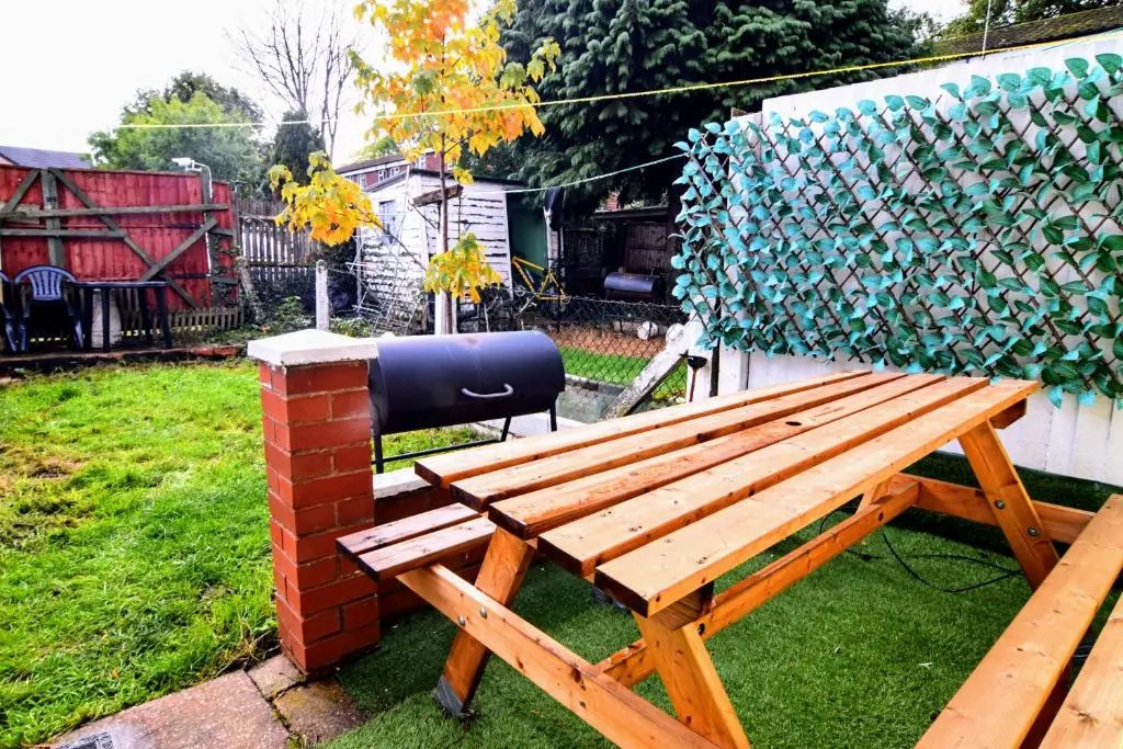 Chinese Quarter House - Private Garden, NETFLIX, BBQ & Bar