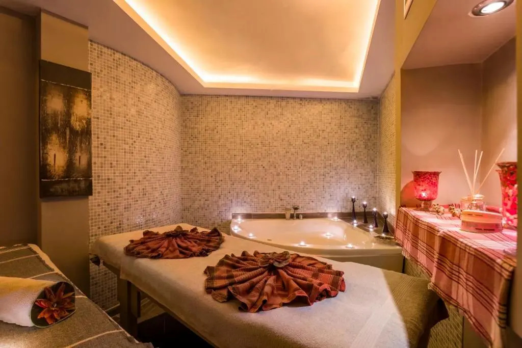 Golda Hotel