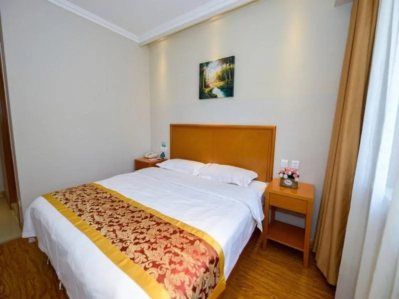 GreenTree Inn Liaoning Dalian Wuyi Square Express Hotel