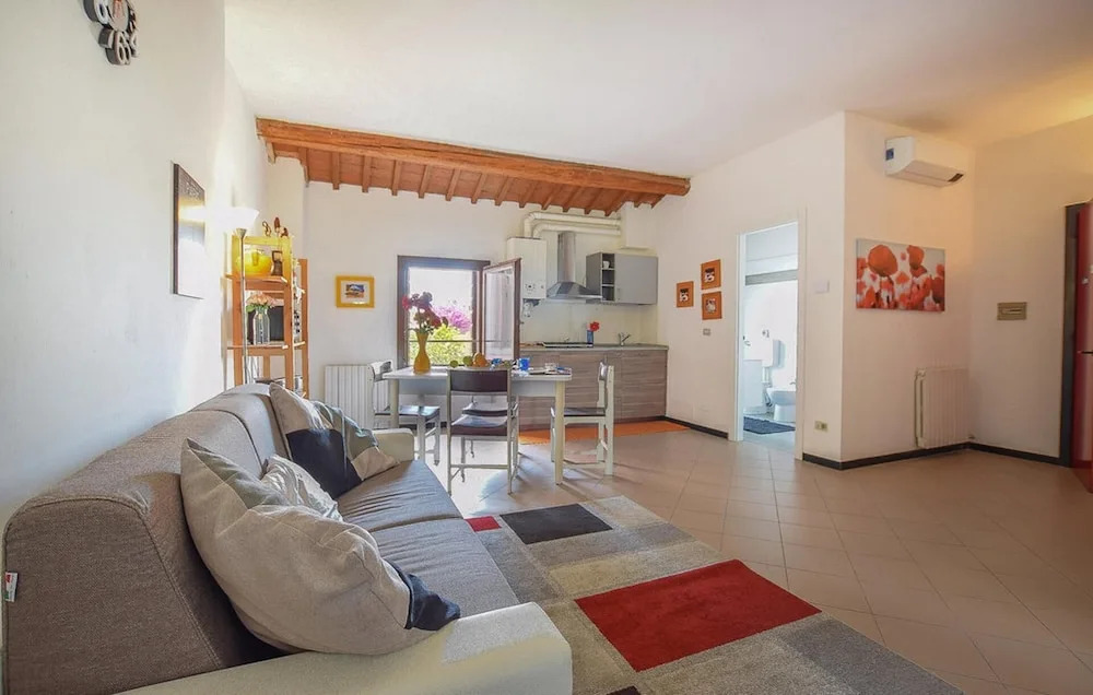 2 Bed-sleeps 6-aircon-town Centre-free Parking