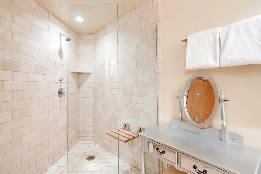 Ice House Suites and Condominiums