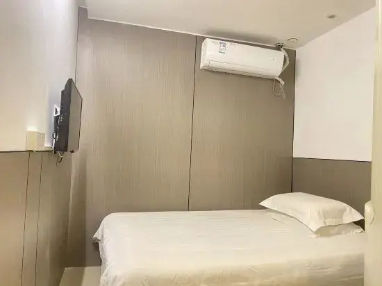 Hongda Hotel (Shanghai Hongkou Football Stadium Chifeng Road Subway Station)