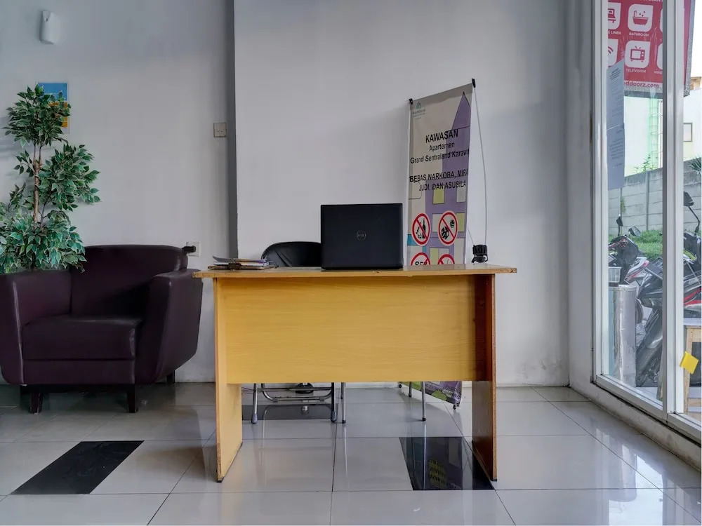 OYO Life 92874 Apartement Grand Sentraland Karawang By Red Dragon