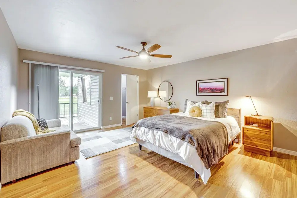 Deck & Golf Course Views: Munds Park Condo!