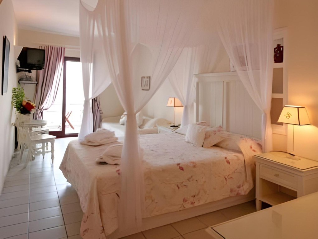 Clara Resort