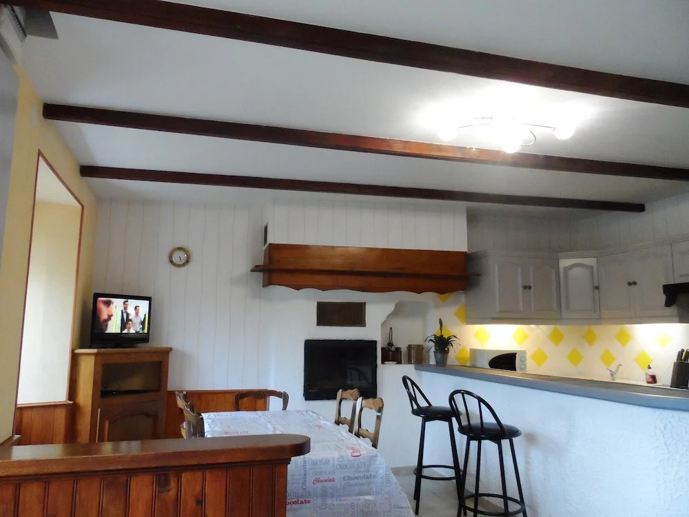 House With 2 Bedrooms in Chanteloup, With Wonderful Lake View, Furnish