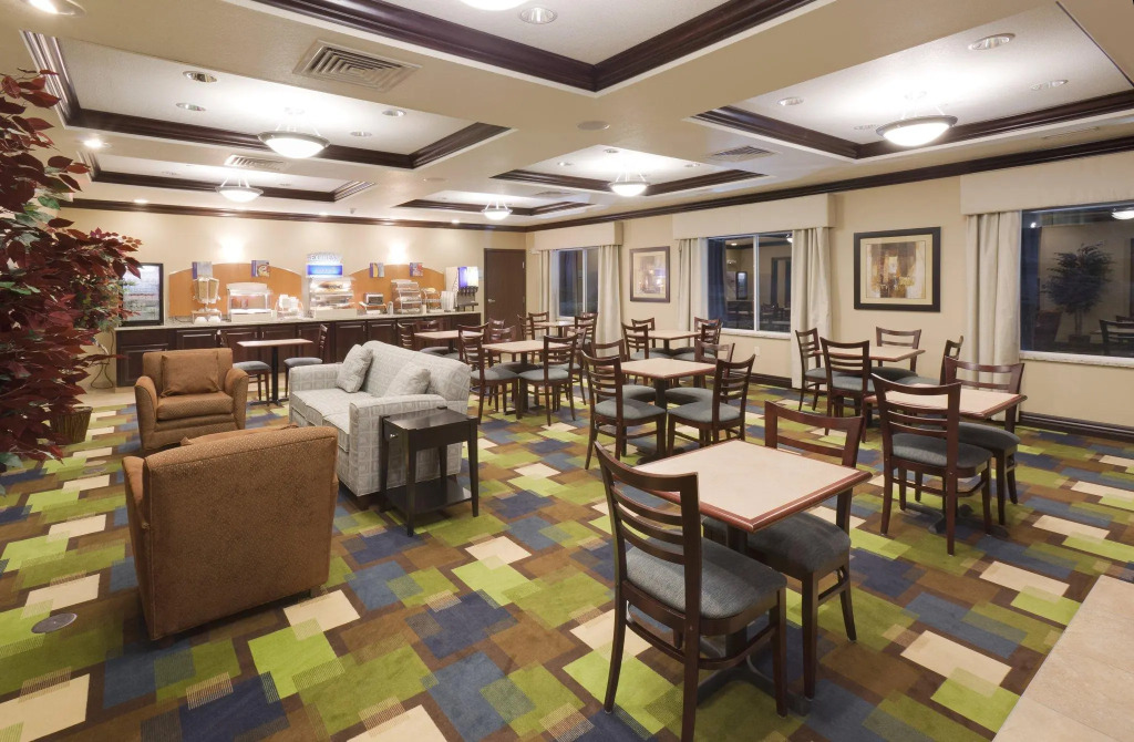 Holiday Inn Express & Suites - Omaha I - 80 by IHG