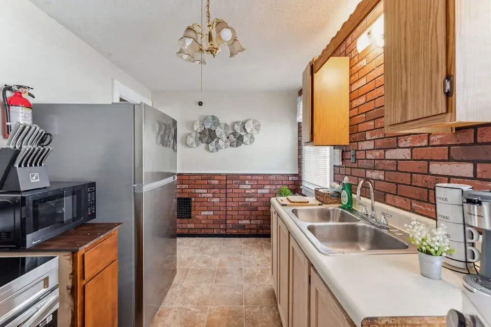 2BR Near Niagara Falls Parking + WiFi