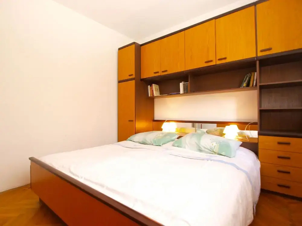 Apartment 1583