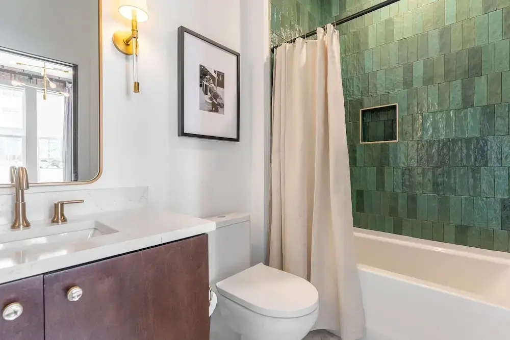 Luxe Group Stay With Hot Tub Rooftop Lounge