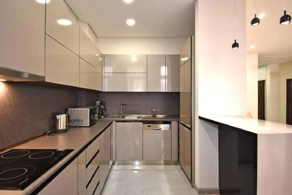 Northern Avenue 2 bedroom Newly Renovated and Modern apartment HH101