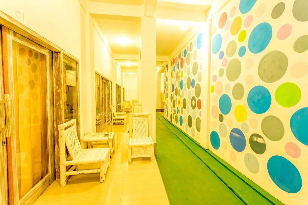 OYO 1324 White House