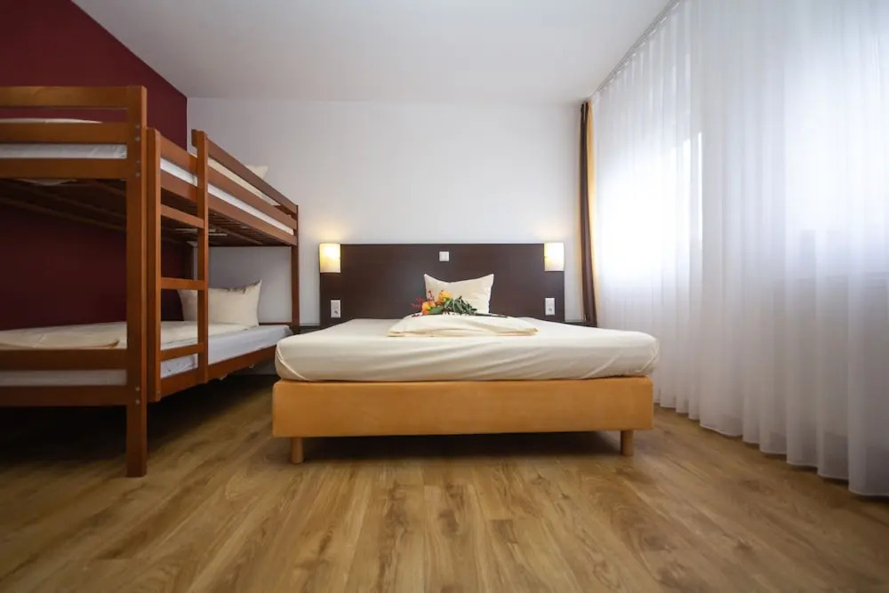 iQ-Hotel
