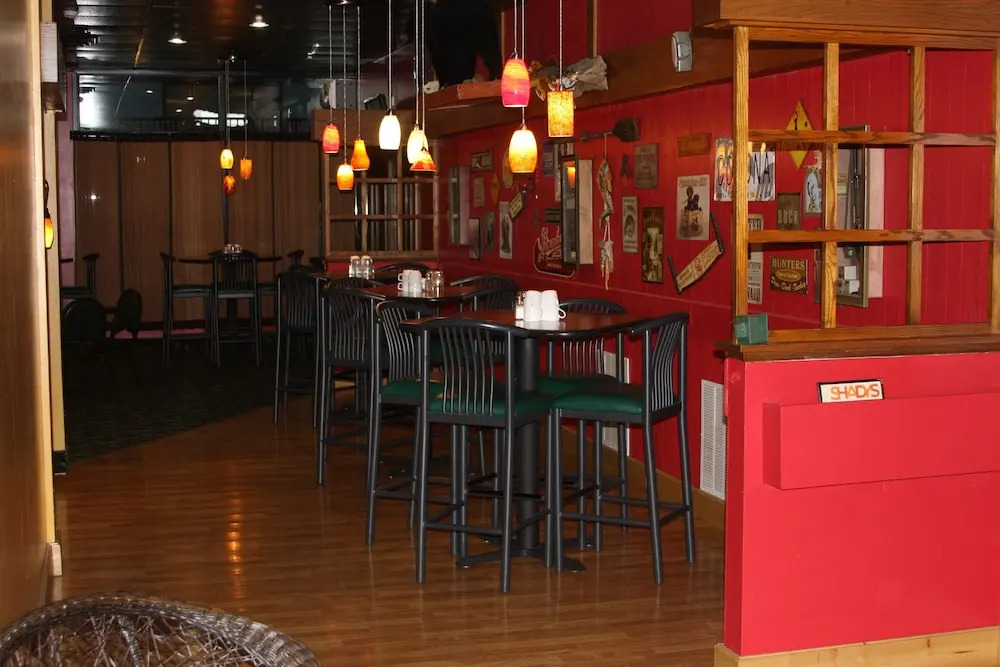Gladstone Inn and Suites