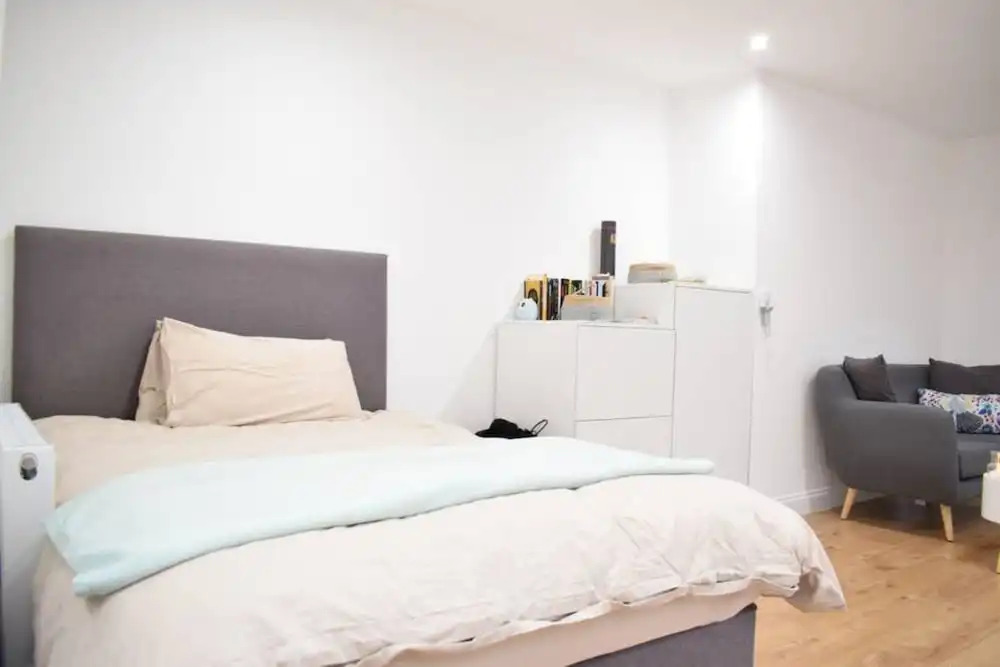 Modern Studio Near Oval