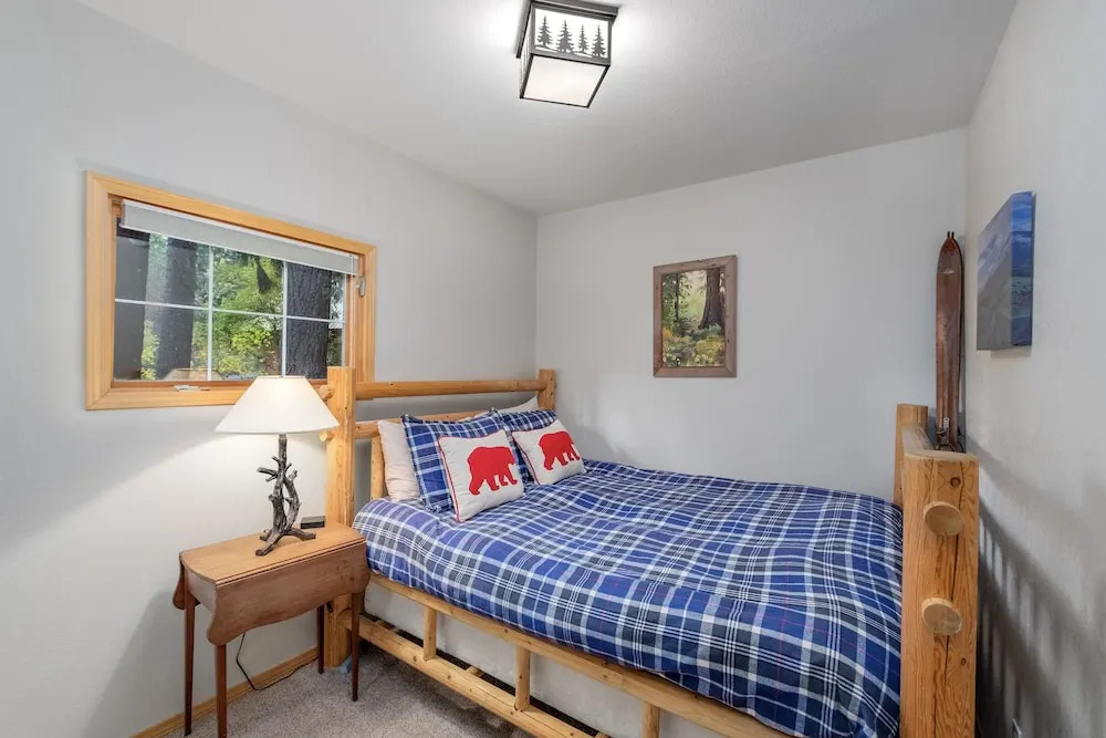 Alpine Lake Escape On Fish Lake 3 Bedroom Home by NW Comfy Cabins by RedAwning