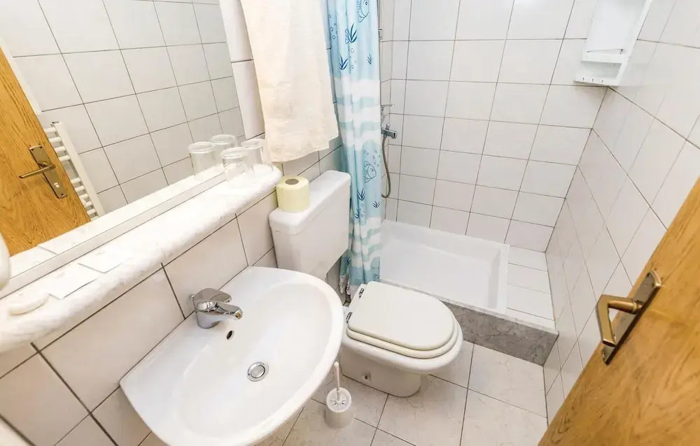Stunning Home in Brsec With Wifi and 2 Bedrooms