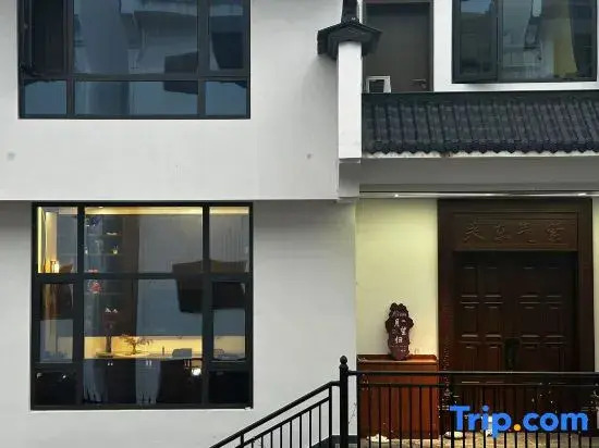 Moon View Home