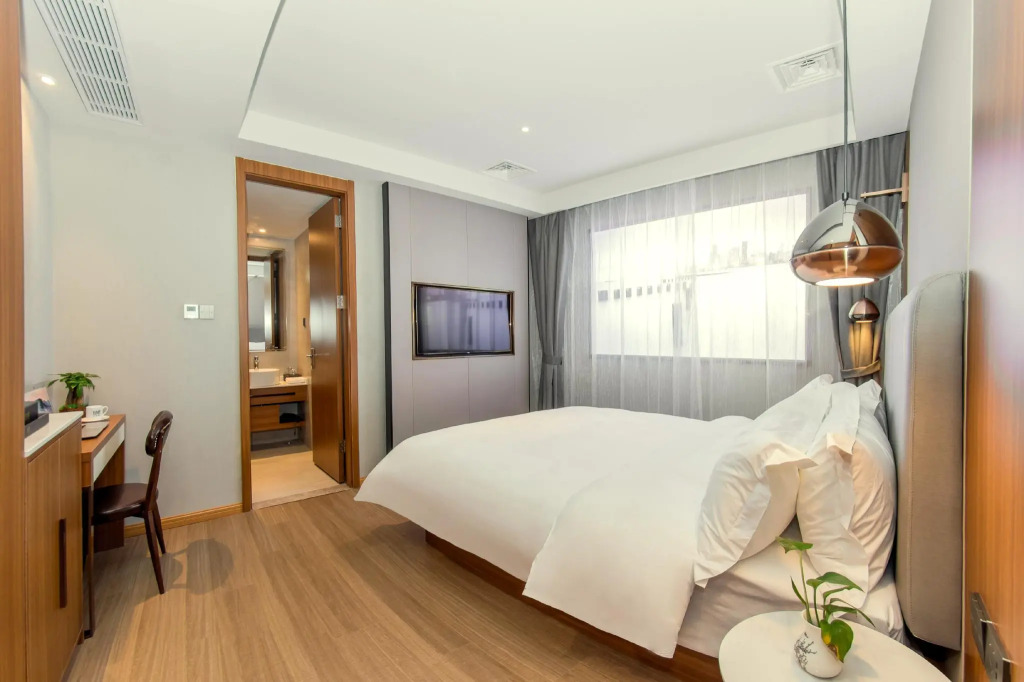 Ease Hotel Shanghai Songjiang College Town Happy Valley