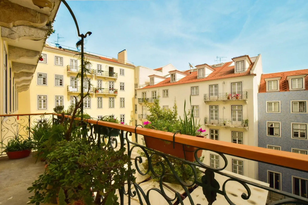 Lost Lisbon :: Chiado House