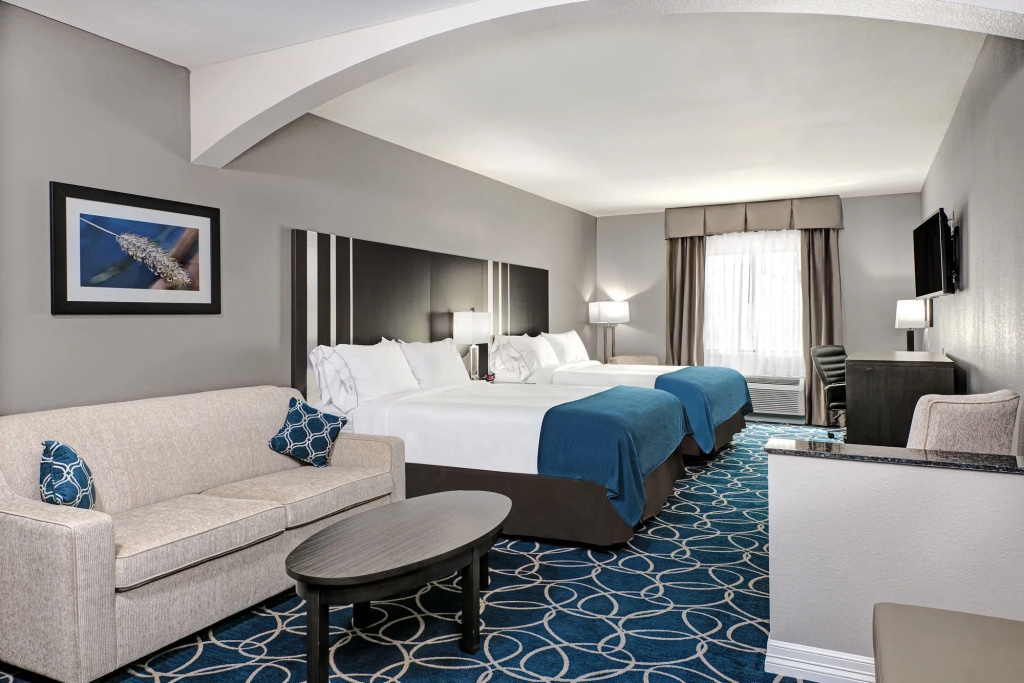 Holiday Inn Express and Suites Houston North - IAH Area by IHG