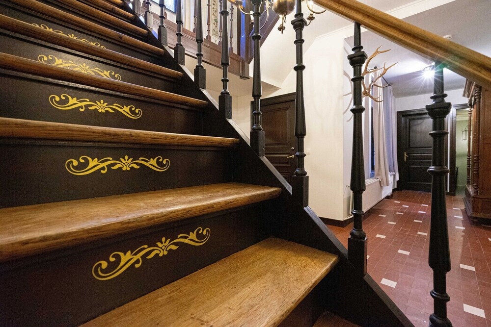 Elegant Castle for 12 Guests