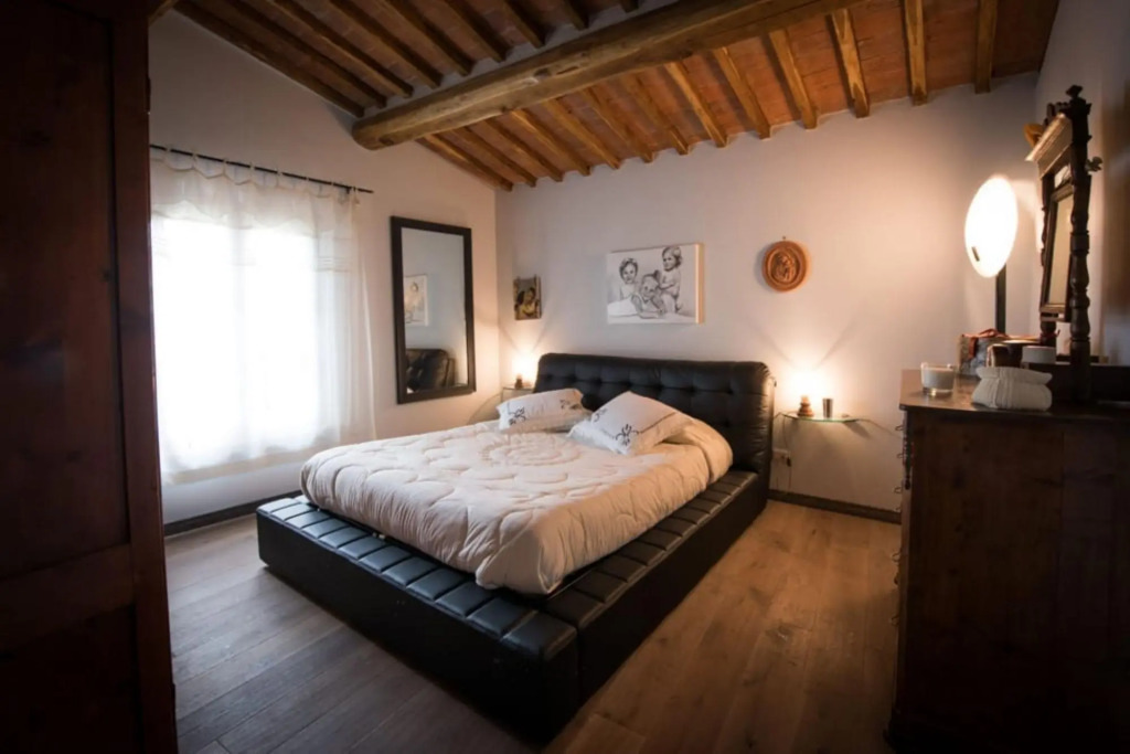 Wonderful house with hot tube and infinite view on Chianti 5 min drive form Siena-Cozy house