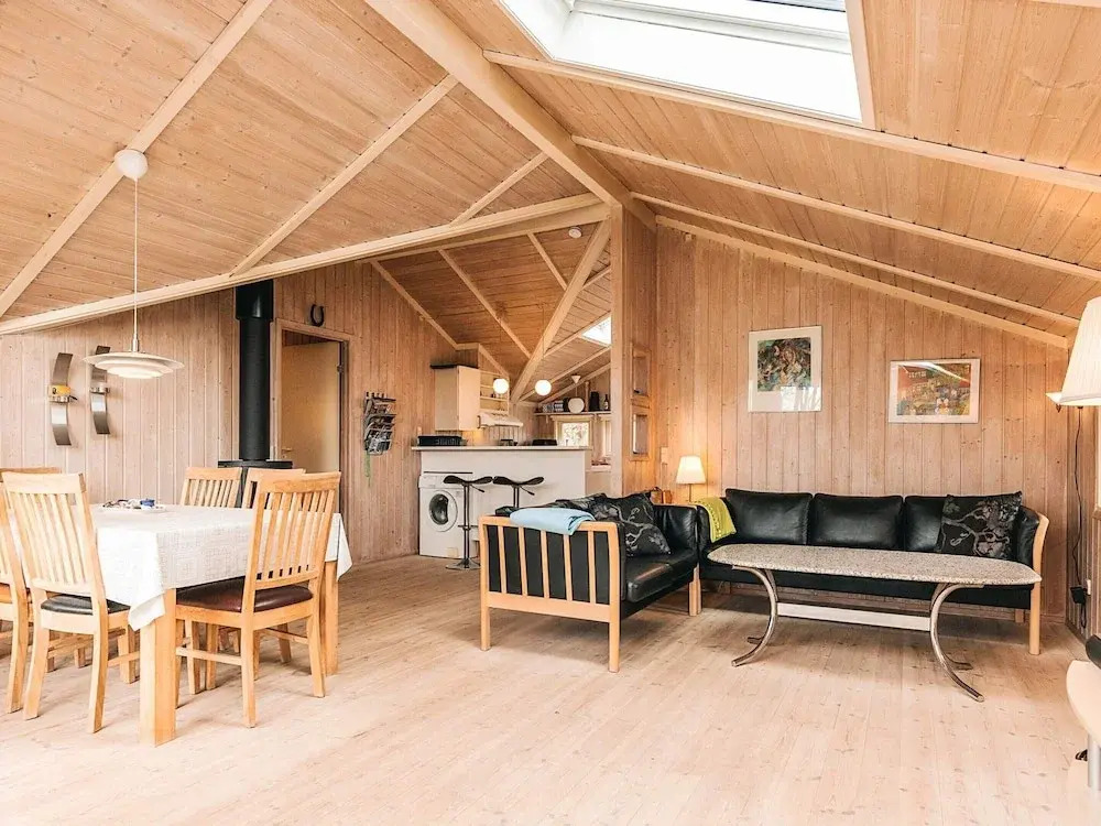 Graceful Holiday Home in Humble near Sea