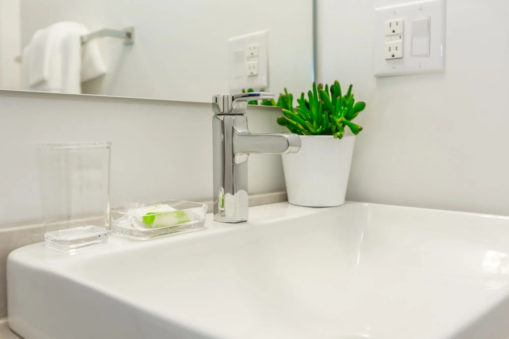 Noel Suites-York St and Lakeshore Blvd