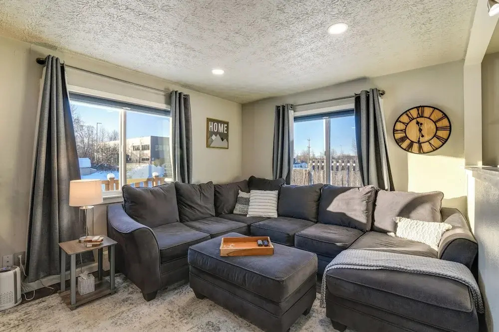 Updated Townhome: Near Airport & Shopping!