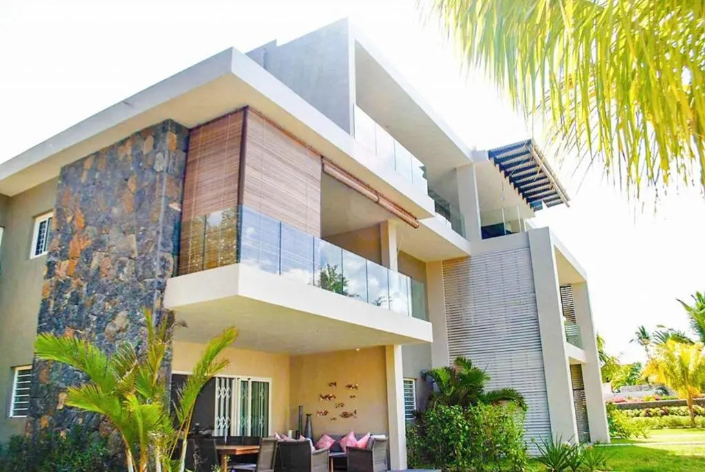 LEscale 3 bedrooms Sea View and Beachfront Suite by Dream Escapes
