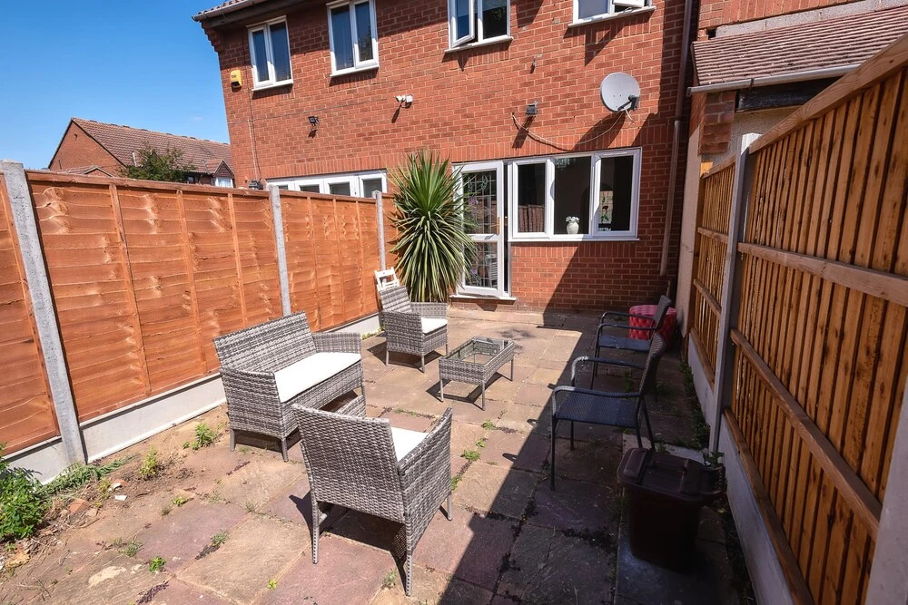 A Stunning 2 BED Home ON THE River Thames!