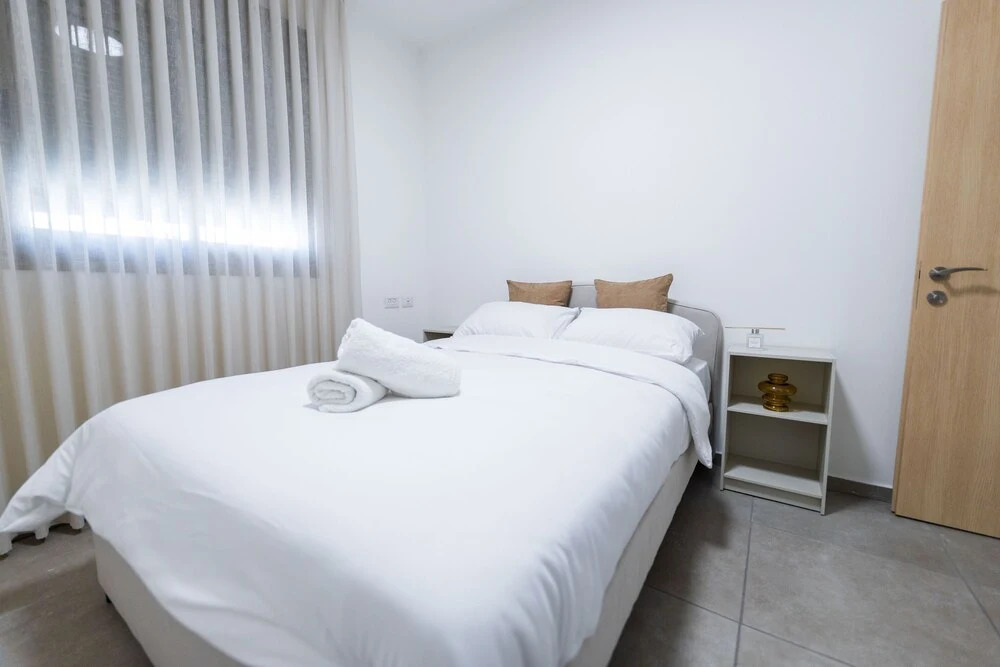 SeaFront Luxurious 3 BR Apartment