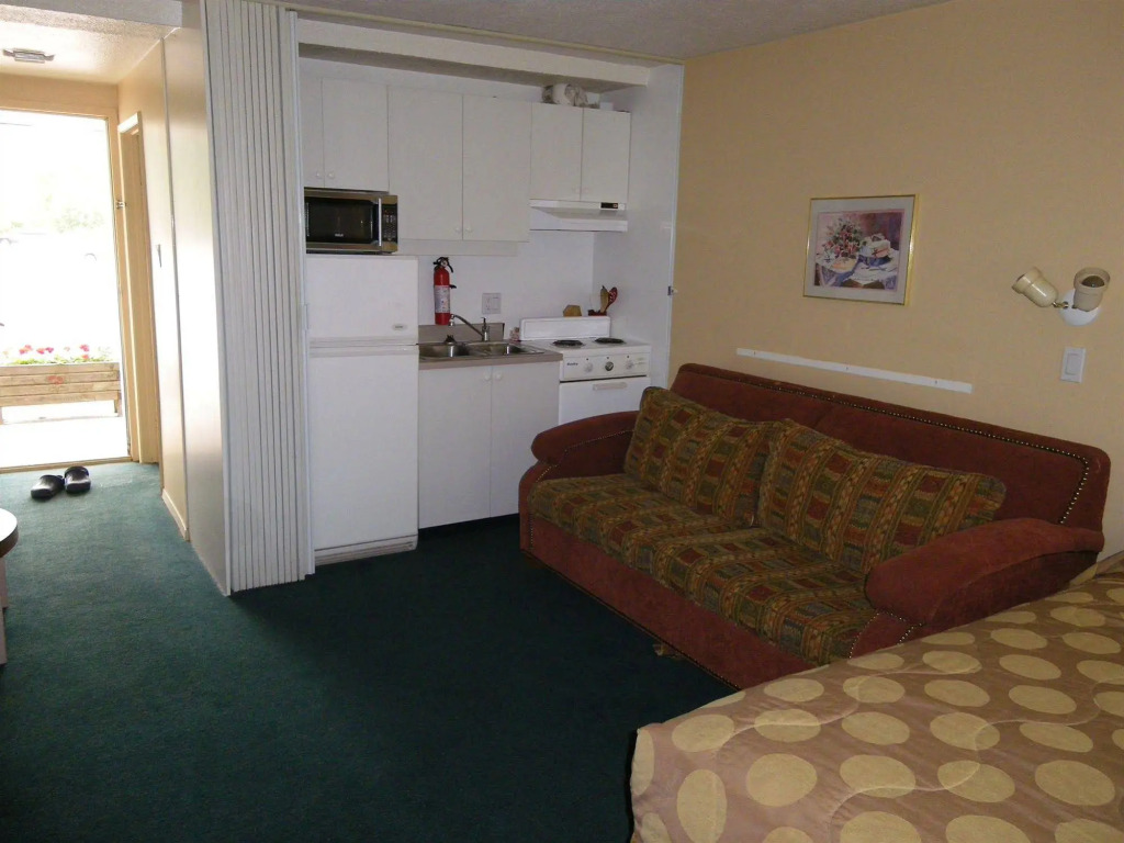 Selkirk Inn