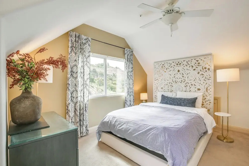Hot Tub + Balcony: Rainbow Retreat Near Wineries!