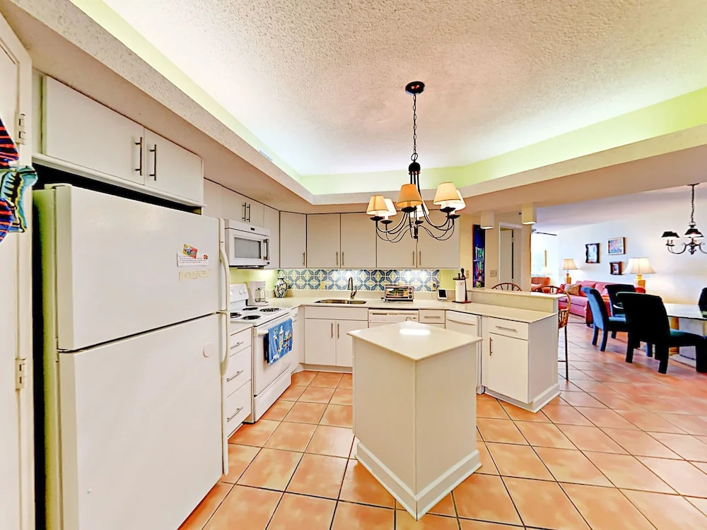Summer House Condo Unit 1504a 3 Bedrooms 2 Bathrooms Condo