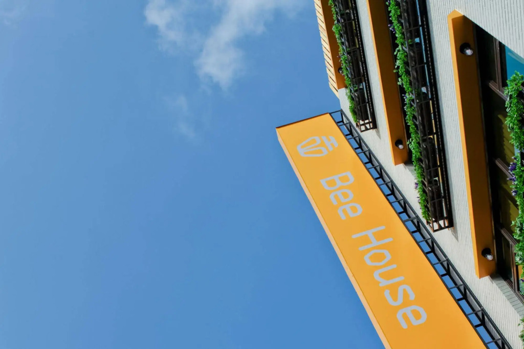 Bee House by Cosmos Creation - Taipei Main Station